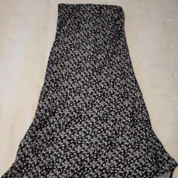 Urban Outfiters Black & White Floral Satiny Skirt - Picture 2 of 4